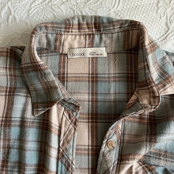Women’s plaid flannel - Picture 3 of 6